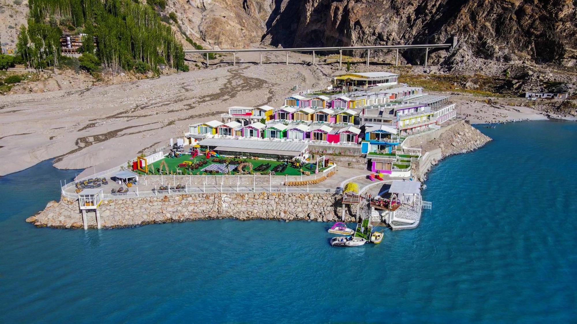 Luxus Hunza Attabad Lake Resort Karimabad  Екстериор снимка